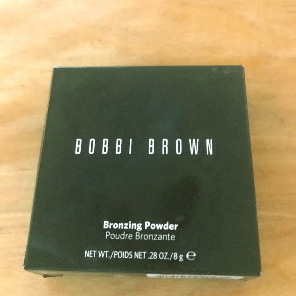 Bobbi Brown Bronzing Powder in "Golden Light"